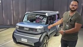VIDEO Dacia Hipster. Mini-mașina electrică care promite să revoluționeze orașul, dar stârnește controverse